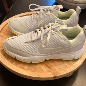 Nike Women’s Golf Shoes Size 5 Explorer Spikeless